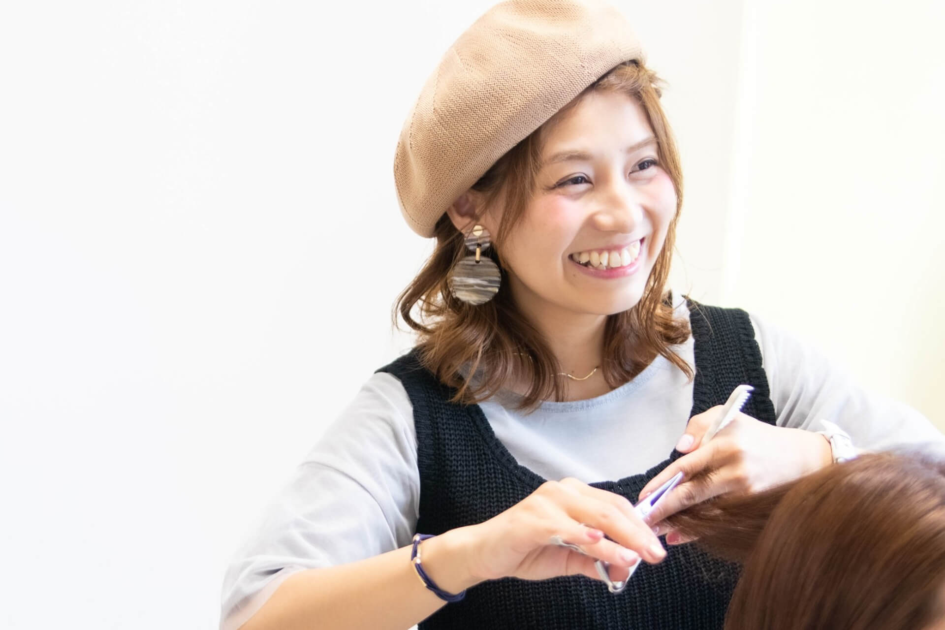 アシスタントがいない、ヘアサロン